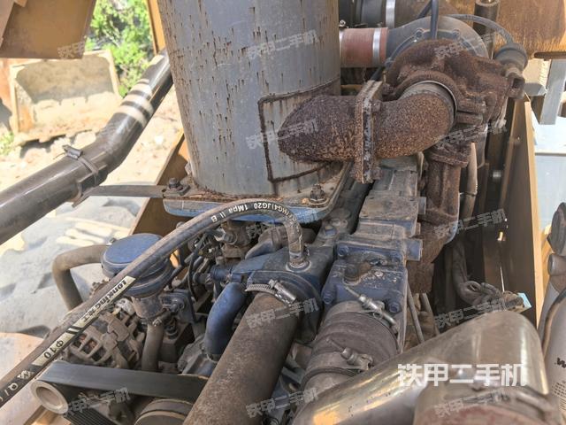 發(fā)動機上部全景（壓路機發(fā)動機艙）