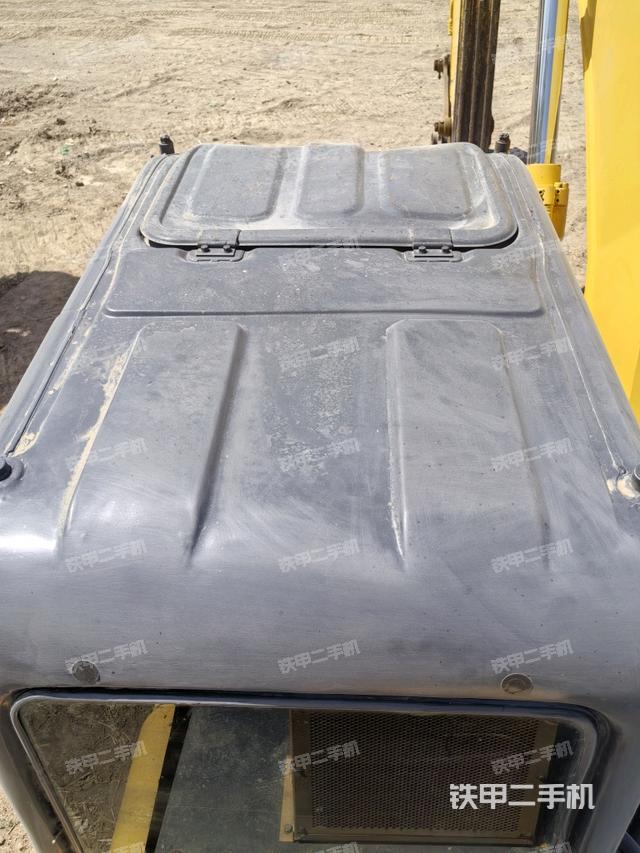 駕駛室頂部（整機外觀）