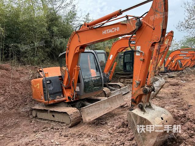 左后45(整機(jī)外觀) 左后45(整機(jī)外觀)