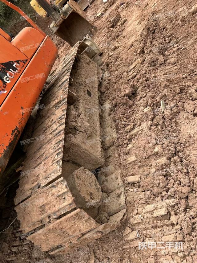 右側(cè)履帶整體?(行走機(jī)構(gòu)) 右側(cè)履帶整體?(行走機(jī)構(gòu))