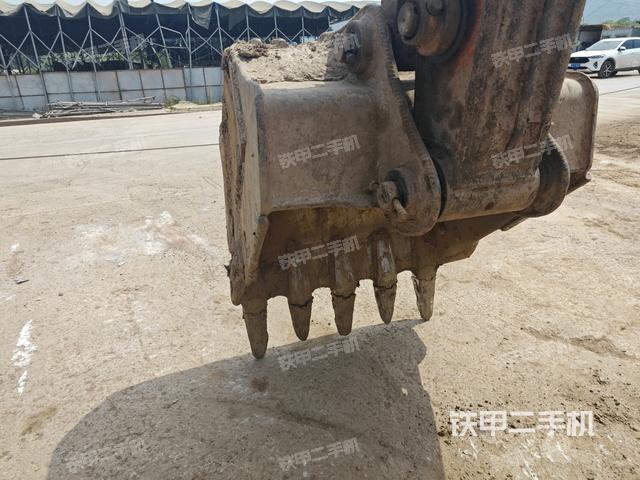 铲斗右后整体（工作和回转装置）