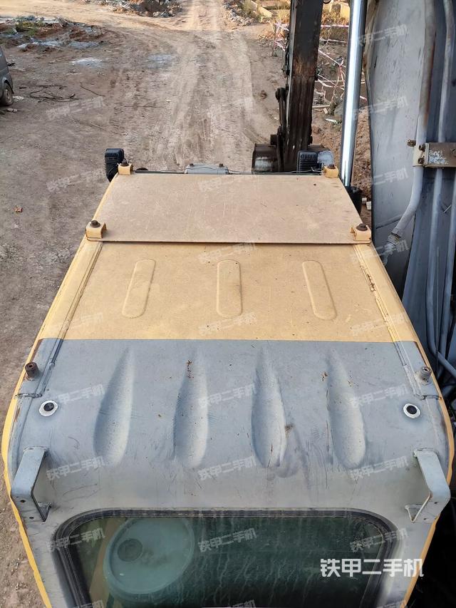 驾驶室顶部（整机外观）