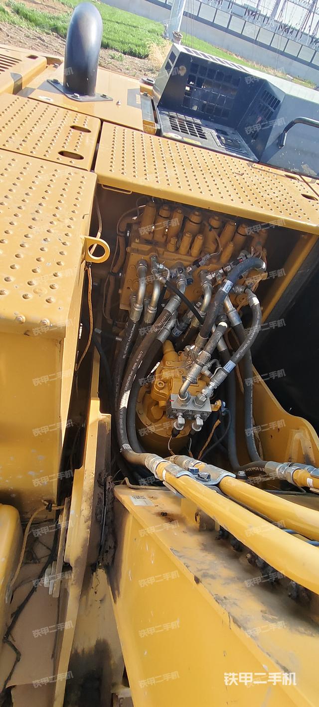 回转马达和主控阀（整机外观）