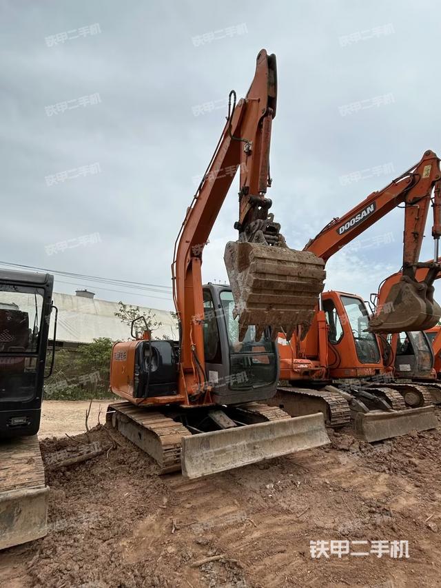 右前45(整機(jī)外觀) 右前45(整機(jī)外觀)