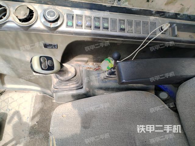 座椅右側(cè)控制臺(tái)/鑰匙門/油門/含右手柄（駕駛室部分）