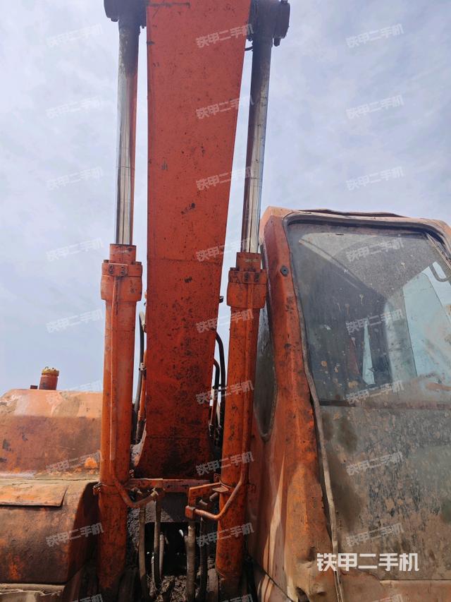 大臂油缸整体 竖拍（工作和回转装置）