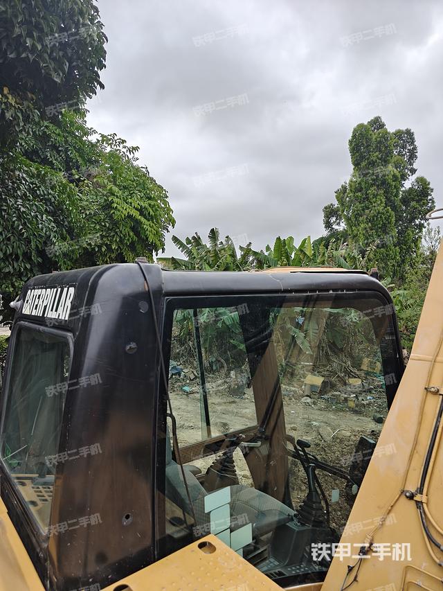 驾驶室顶部（整机外观）