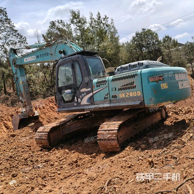 駕駛室整體(整機(jī)外觀) 駕駛室整體(整機(jī)外觀)