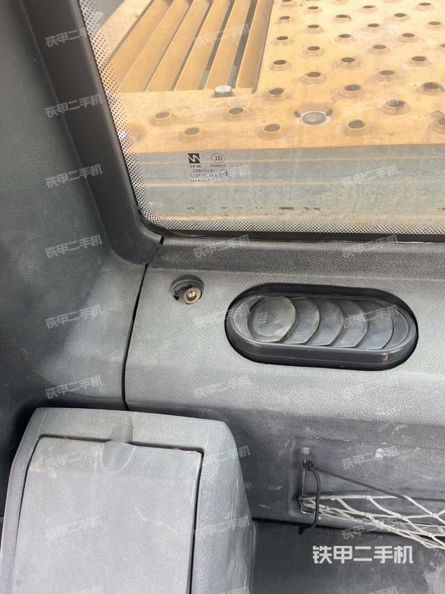 右側(cè)玻璃角標（駕駛室部分）