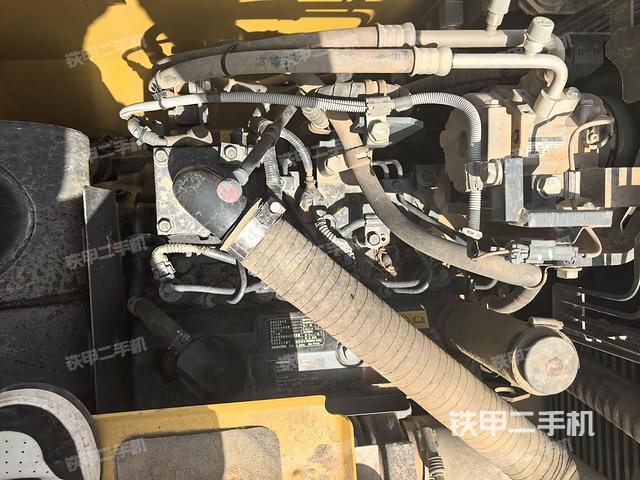 發(fā)動(dòng)機(jī)室（上車(chē)部件）