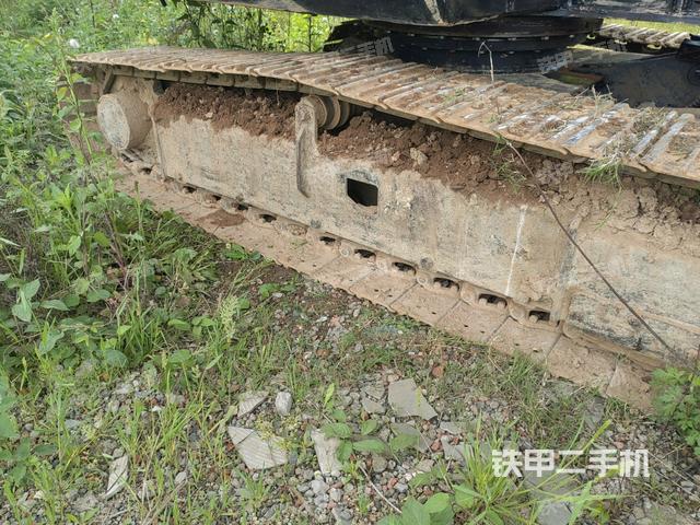 單側(cè)履帶整體(整機(jī)外觀) 單側(cè)履帶整體(整機(jī)外觀)