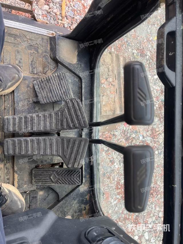 后窗玻璃角標（駕駛室部分）