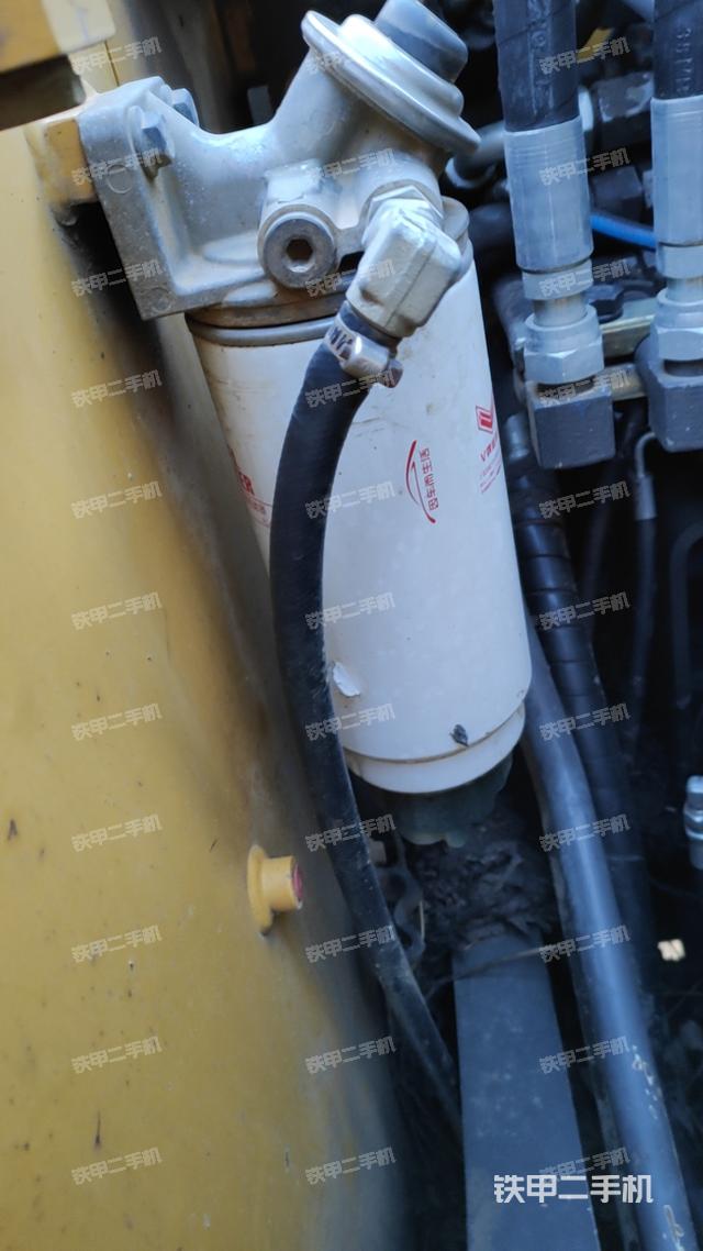 單側(cè)履帶整體(整機外觀) 單側(cè)履帶整體(整機外觀)