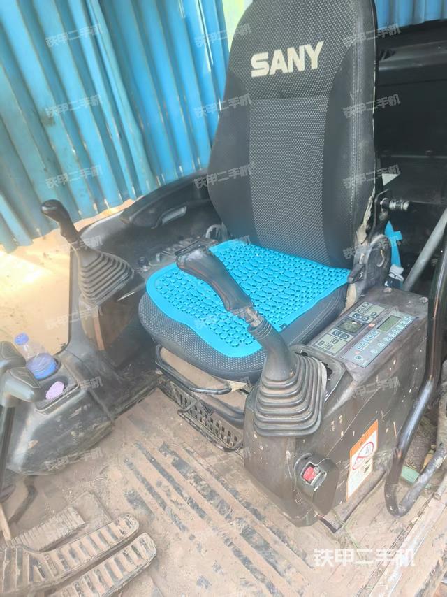 驾驶室整体（整机外观）