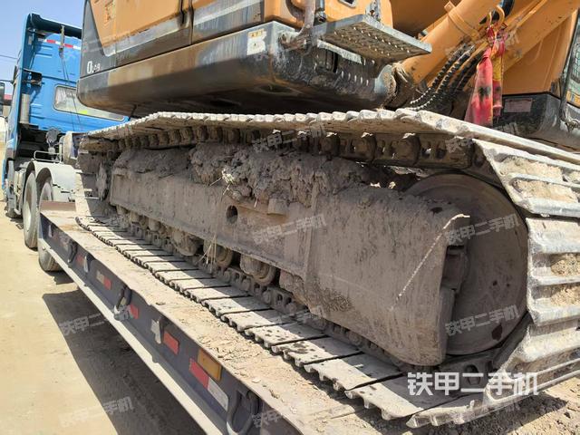 單側(cè)履帶整體(整機外觀) 單側(cè)履帶整體(整機外觀)