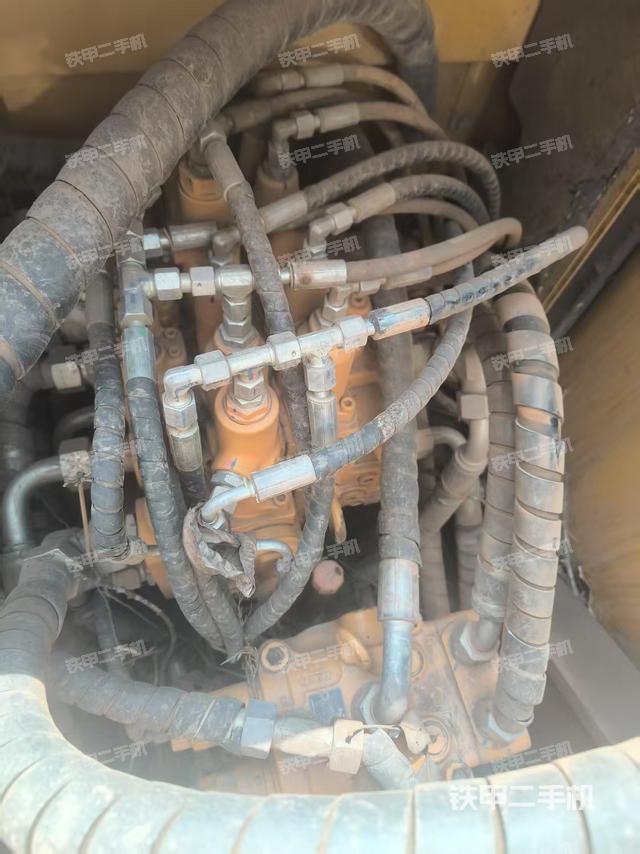 驾驶室顶部（整机外观）