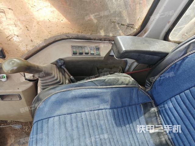 座椅右侧控制台/钥匙门/油门/含右手柄（驾驶室部分）