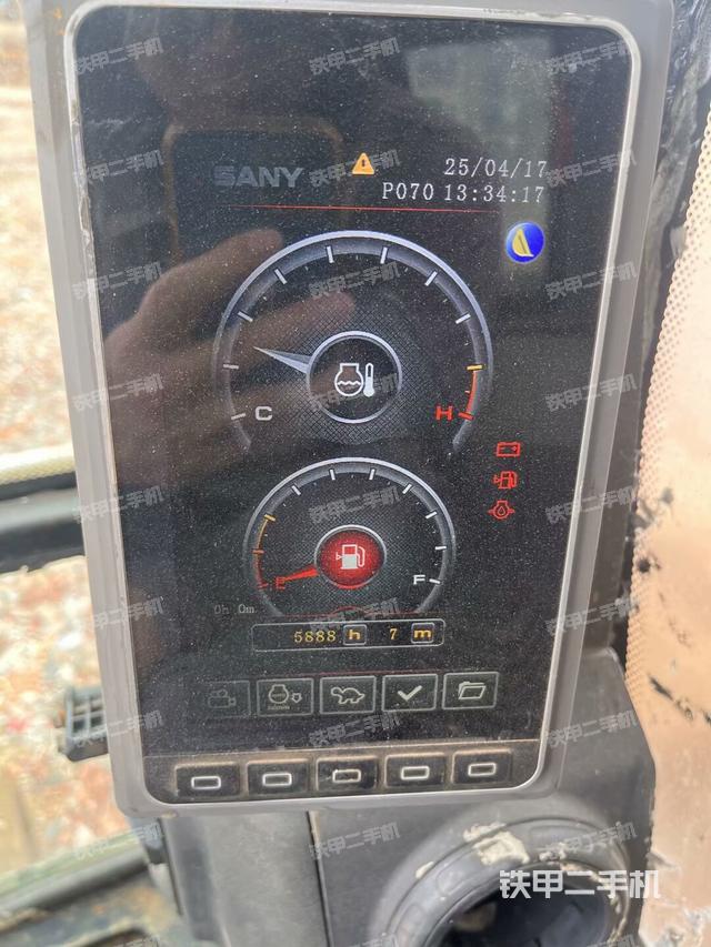 駕駛室左前45度（駕駛室部分）