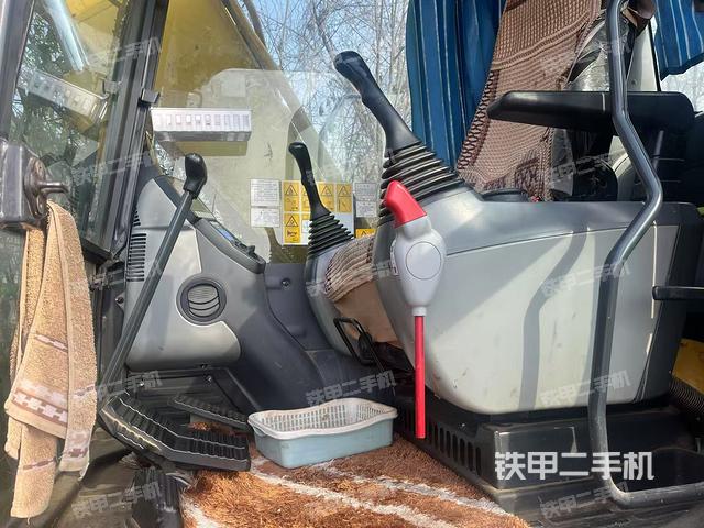 座椅左側(cè)控制臺(tái)/音響/含左手柄（駕駛室部分）