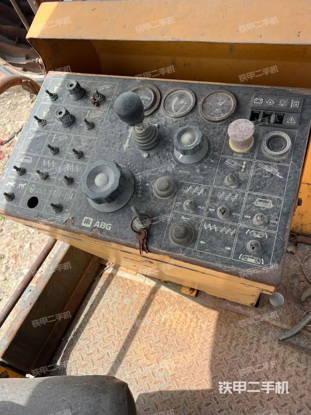 整機(jī)右側(cè)（設(shè)備外觀及核心部件）