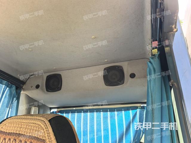 左后方玻璃角標(biāo)（駕駛室部分）