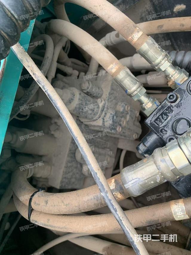 回轉(zhuǎn)馬達(dá)和主控閥(整機(jī)外觀) 回轉(zhuǎn)馬達(dá)和主控閥(整機(jī)外觀)