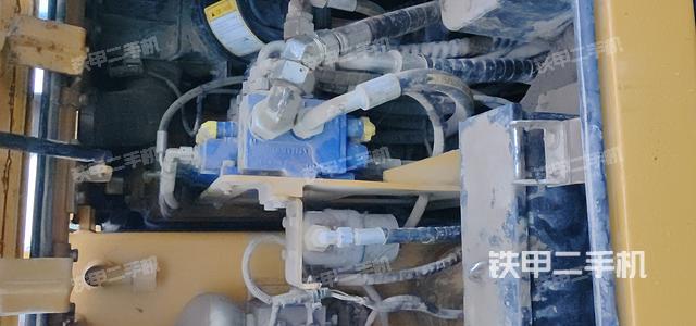 回转马达和主控阀（整机外观）