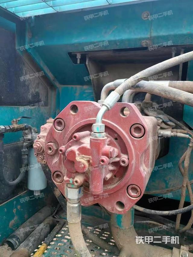 液壓泵艙室正面整體（整機(jī)外觀）