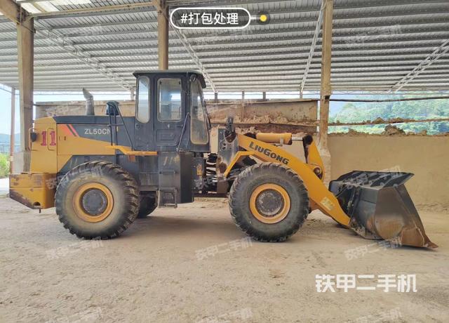 工作裝置整體(整機(jī)外觀及大件) 工作裝置整體(整機(jī)外觀及大件)