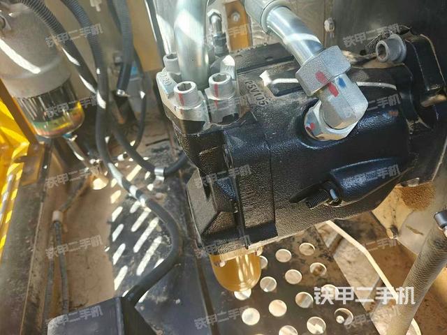 液壓泵艙室正面整體(整機(jī)外觀) 液壓泵艙室正面整體(整機(jī)外觀)