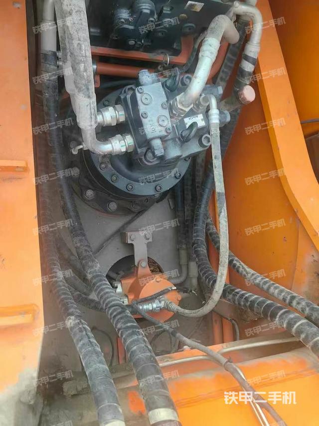 回轉(zhuǎn)馬達和主控閥（整機外觀）