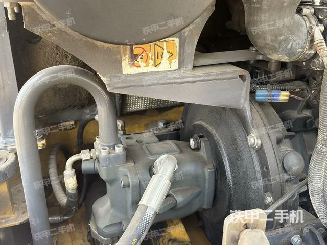 液壓泵艙室正面整體(整機(jī)外觀) 液壓泵艙室正面整體(整機(jī)外觀)