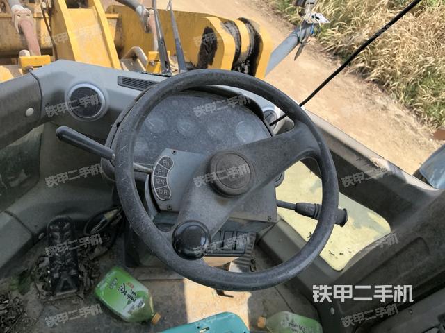 頂棚整體  內(nèi)(駕駛室部分) 頂棚整體  內(nèi)(駕駛室部分)