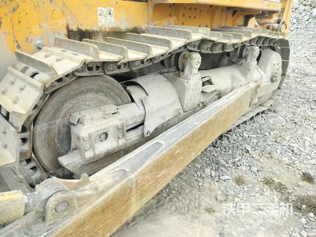 左側(cè)履帶全景（推土機(jī)底盤及工作裝置）