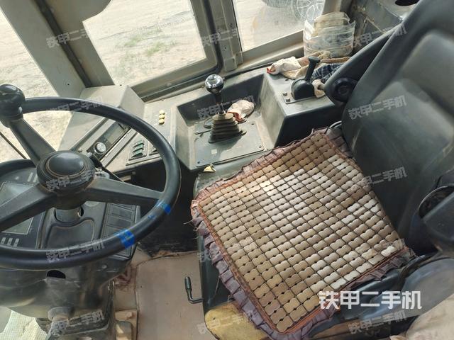 后玻璃角標(biāo)（壓路機(jī)駕駛室）