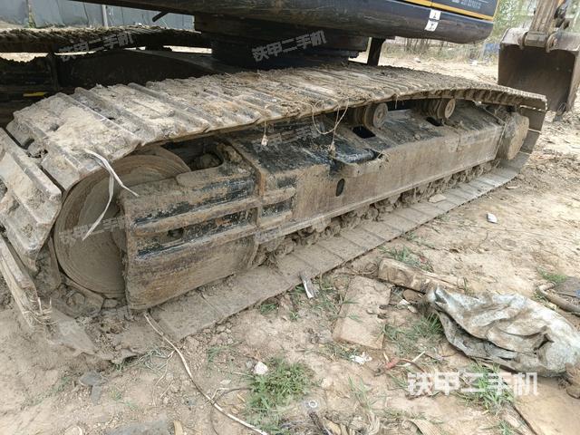 單側(cè)履帶整體(整機外觀) 單側(cè)履帶整體(整機外觀)