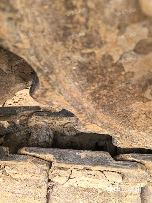 右側(cè)履帶整體?（行走機(jī)構(gòu)）