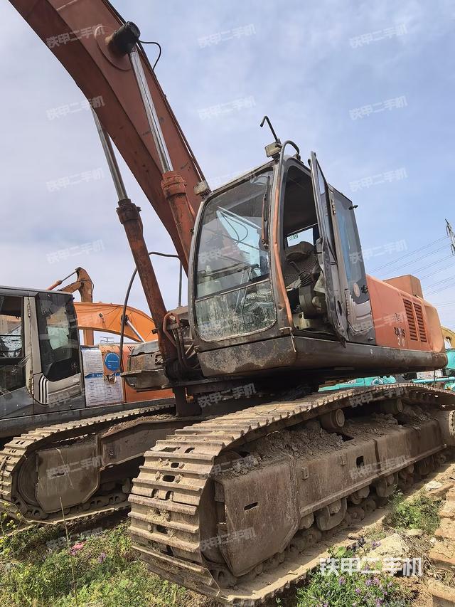 駕駛室整體（整機外觀）