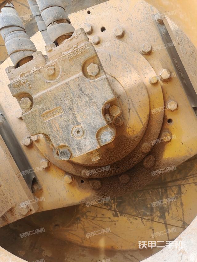 前輪左側(cè)減震塊連接及部件（壓路機(jī)前后車架）