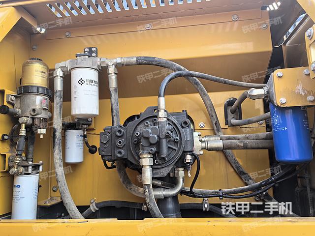 液壓泵艙室正面整體(整機外觀) 液壓泵艙室正面整體(整機外觀)