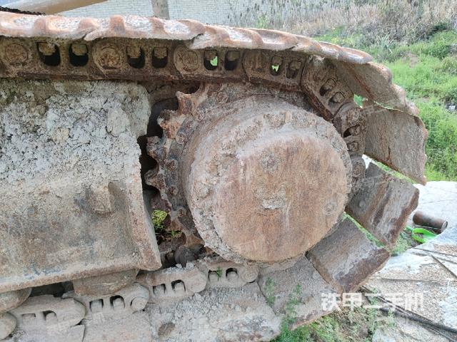 左驅(qū)動輪（行走機(jī)構(gòu)）