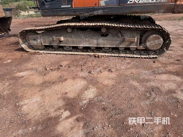 左側(cè)履帶整體?（行走機(jī)構(gòu)）