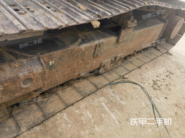 單側(cè)履帶整體(整機(jī)外觀) 單側(cè)履帶整體(整機(jī)外觀)