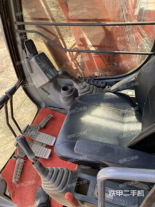 駕駛室整體（整機(jī)外觀）