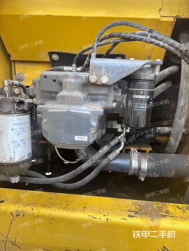 液壓泵艙室正面整體(整機(jī)外觀) 液壓泵艙室正面整體(整機(jī)外觀)