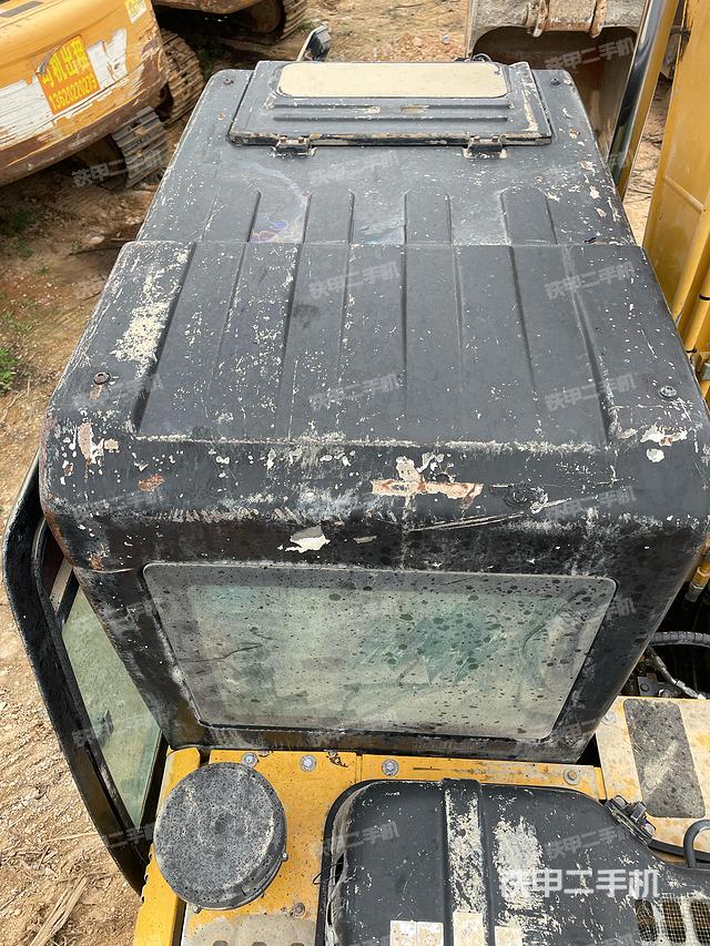 駕駛室頂部(整機外觀) 駕駛室頂部(整機外觀)