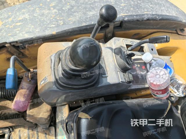 座椅左側控制臺/音響/含左手柄（駕駛室部分）