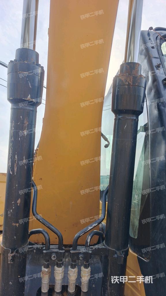 大臂油缸整體?豎拍（工作和回轉(zhuǎn)裝置）