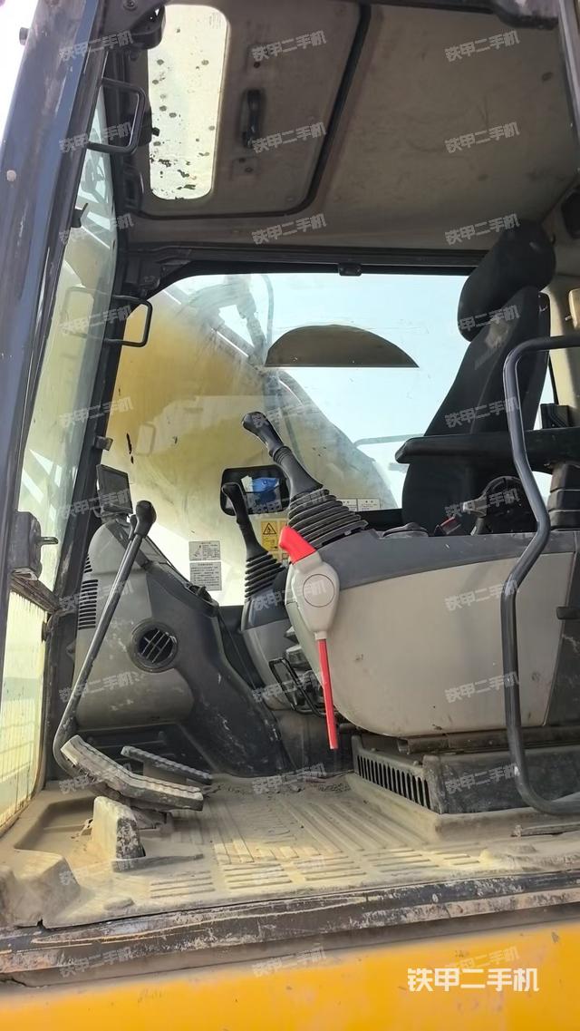 駕駛室整體（整機(jī)外觀）