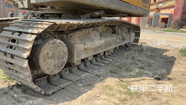 單側(cè)履帶整體(整機外觀) 單側(cè)履帶整體(整機外觀)